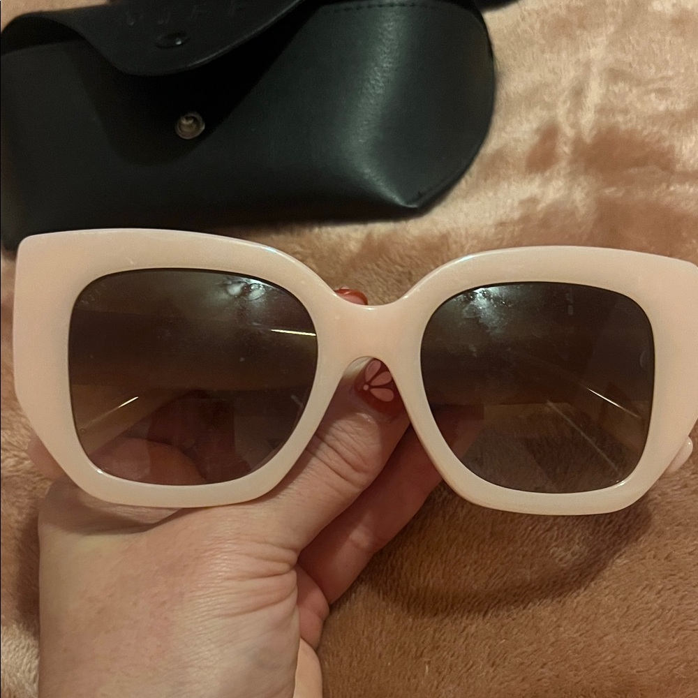Diff Eyewear Cream Sunglasses